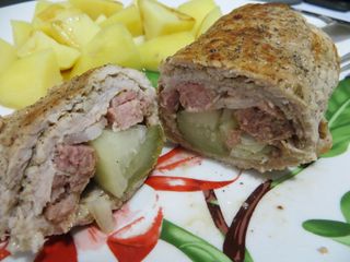 Zrazy zawijane (meat roulade filled with vegetables and meat)