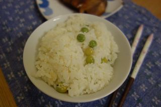 Boiled rice with peas