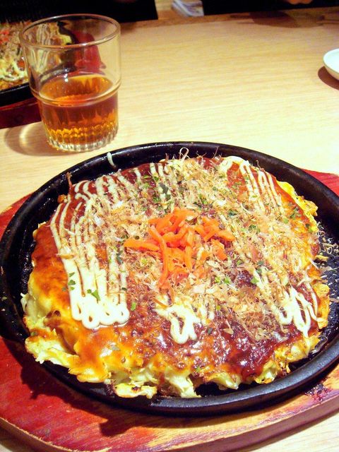 Okonomiyaki - Delicious japanese omelette お好み焼き