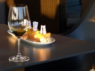 Albariño Eidos con el pinchito de tortilla