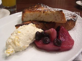 French Toast with Ricotta Cheese and Poached Fruits - Squisito