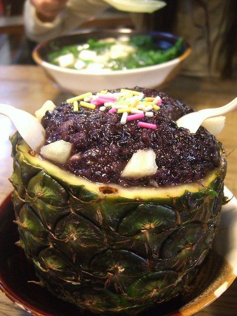 菠萝黑糯米饭 Sweet Black Glutinous Rice in Pineapple - Tastes of Dai stall, Huguoqiaotou Snack Centre