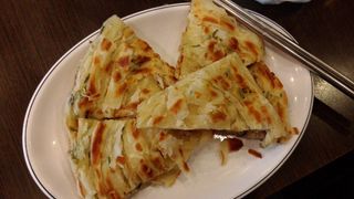蔥抓餅 Flaky scallion pancake