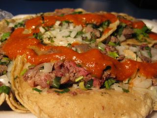 Tacos de Lengua Con Salsa Roja
