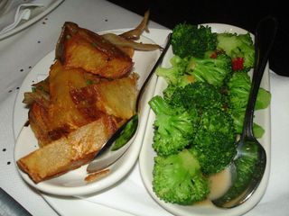 Lyonnaise Potatoes & Broccoli with garlic & tomatoes