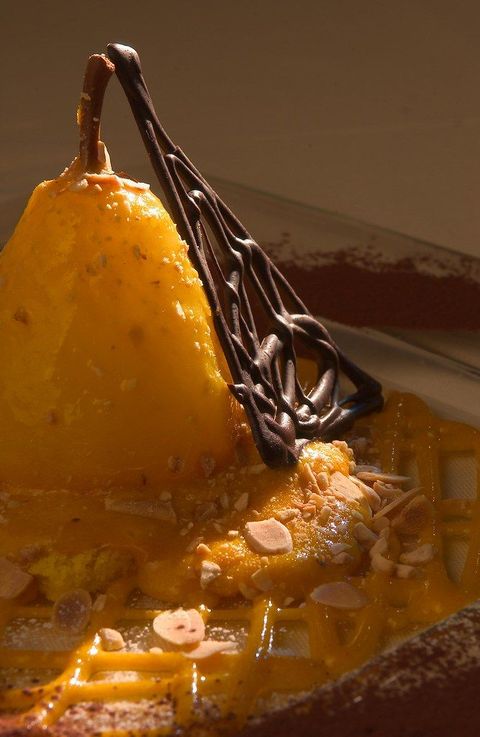 Pera cotta con zabaione al Marsala e mandorle