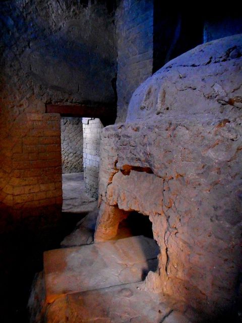 Oven of baker's shop with two propitiatory phallic signs, as modern oven of Neapolitan pizza's - Herculaneum, buried by Vesuvius' eruption on 79 AD