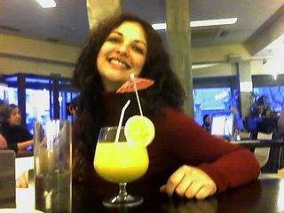 Carmen con su jugo de maracuya