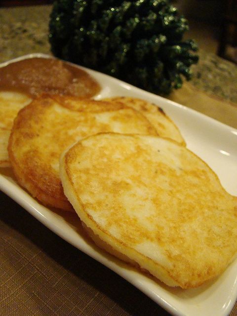 Potato Pancakes and Raspberry Apple Sauce