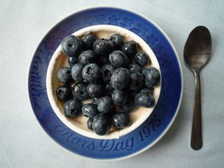 Blueberry snack on semolina pudding
