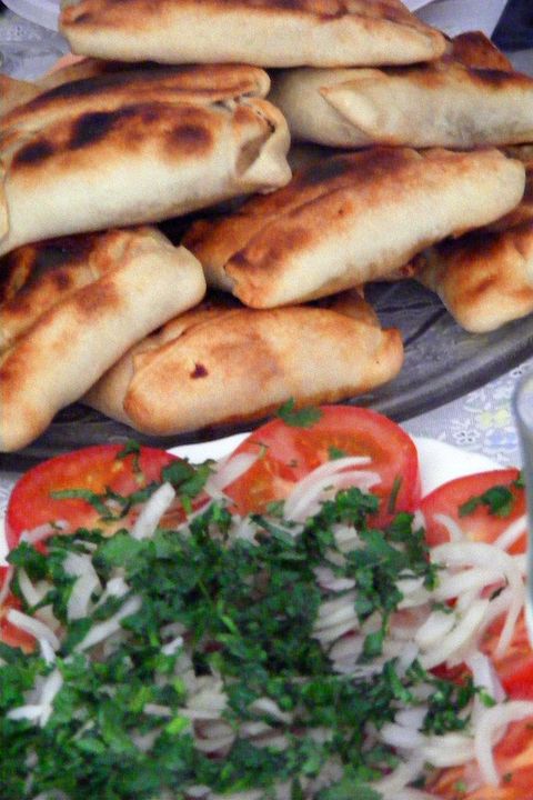 Empanadas y Ensalada Chilena