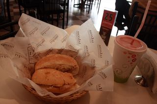 Sandwich 'Jamón del país' + Jugo de Frutilla