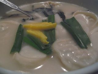 Dduk Mandu Guk