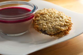 Panna cotta au chocolat et à la griotte et florentins / Chocolate panna cotta with sour cherry and florentine biscuits