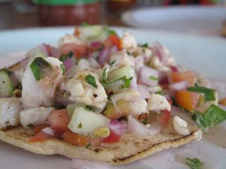 Tostada de ceviche