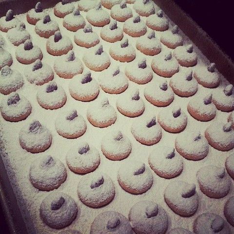 'Kourabiedes...' My mom is evil! lol #Greek #traditional #cookies