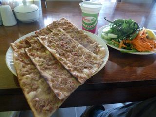Etli ekmek ('meaty bread')