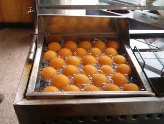 Buñuelos cocinándose