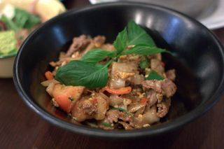 qi thai grill pad kee mao
