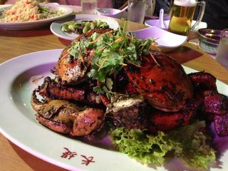 BEHOLD THE MIGHTY SINGAPORE BLACK PEPPER CRAB!