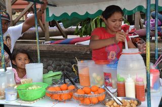 Tokneneng/ Kwek kwek vendor