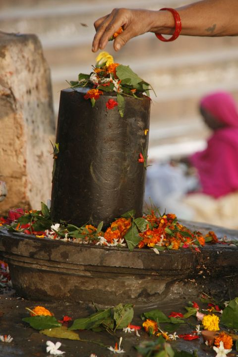File:Aikya Linga in Varanasi.jpg