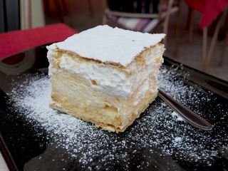 File:Bled Cremeschnitte (blejska kremšnita).jpg
