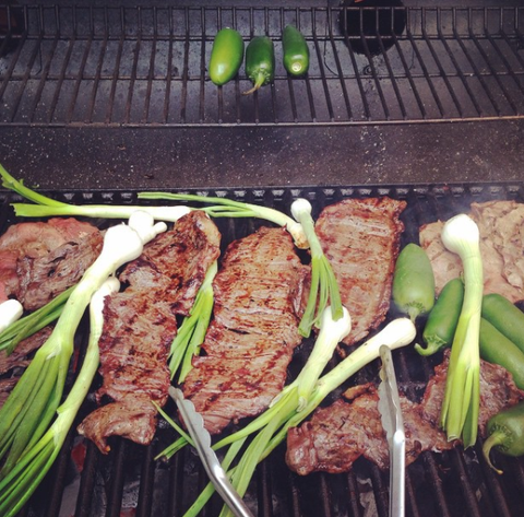 Carne asada con cebollitas cambray