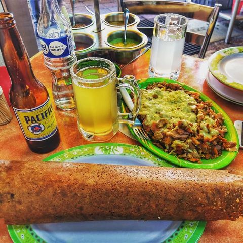 Chicharron de queso y alambre de pastor