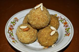 Choorma ladoo