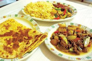 File:Djiboutian rice (bariis) and fish (kalluun), Liver (beerka) with vegetable also (Sabaayad) pancakes.jpg
