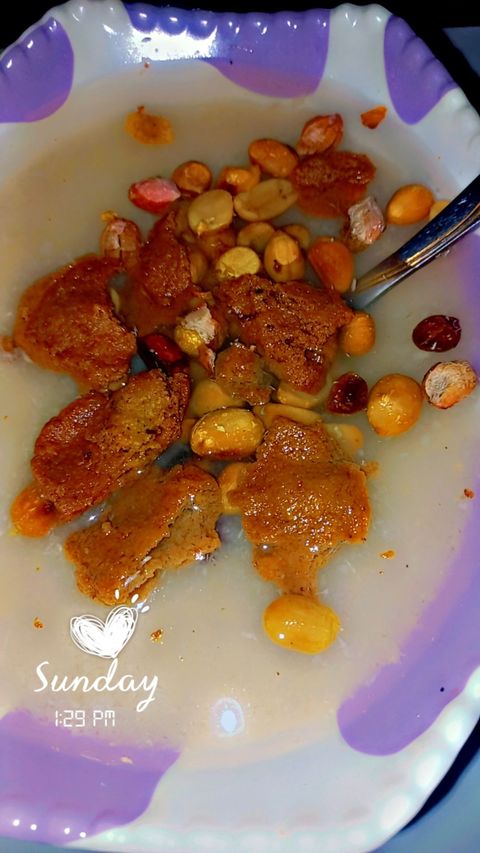 Garri with ƙuli and roasted groundnuts