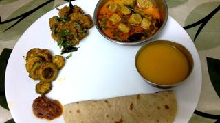 Gatte ki sabzi served with aamras and garlic chutney