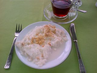 Güllaç and Turkish tea