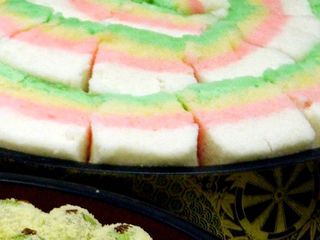 File:Korean rice cake-Mujigae tteok-01.jpg
