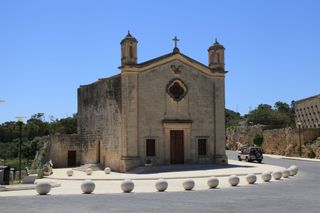 Malta - Qrendi - Misrah tal-Maqluba + Kappella ta' San Mattew tal-Maqluba 02 ies