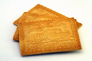 File:Migros-Tirggel quadratisch.jpg