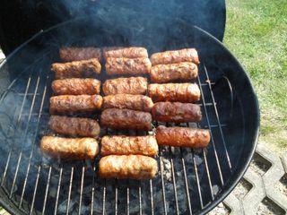 Mititei aufm Grill