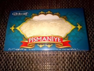 Pişmaniye in its classical box