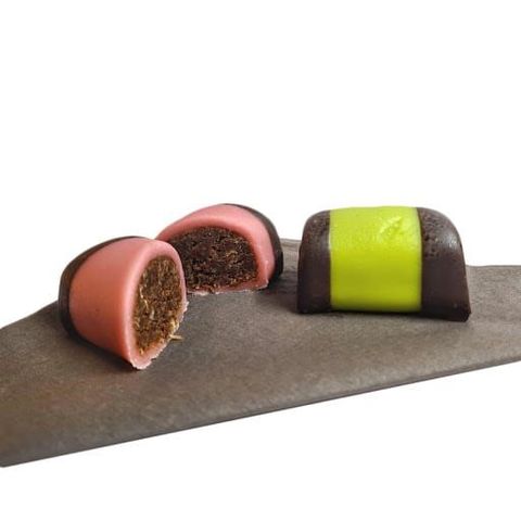 Pink and green punsch-roll