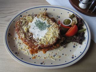 File:Placki ziemniaczane polish potato pancake and goulash dish 2010.jpg