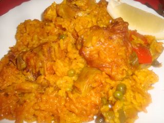 Plato de paella de carne