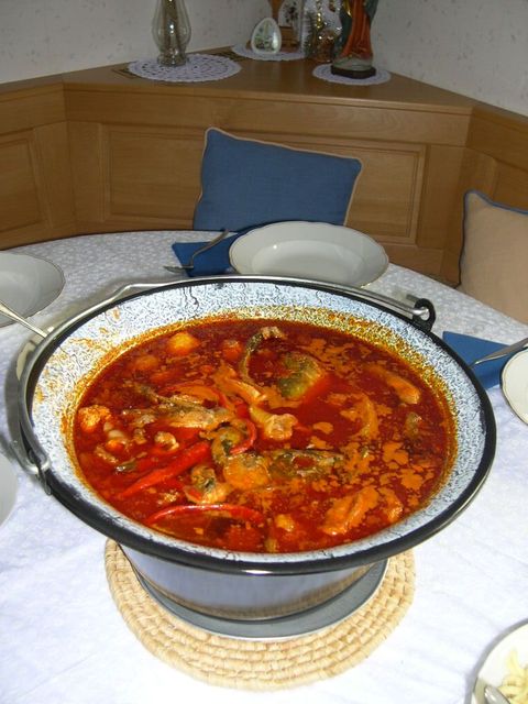 Pot of Hungarian Fisherman's Soup (Halászlé, Karpfensuppe)
