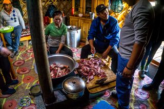 Preparing Khorkhog