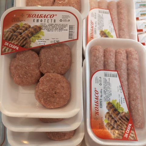 Raw kyufte and kebapche
