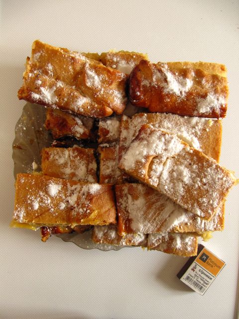 File:Slices of lymonnyk on the plate.JPG