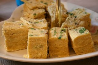File:Soan sohan papdi India Festive Sweets.jpg