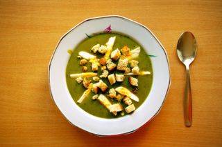Sorrel soup with egg and croutons (Zupa szczawiowa z jajkiem i grzankami)