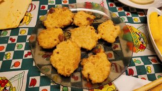Torrejas de arroz con queso y pimienta