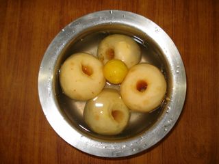 Tufahije prepared Apples in Lemon water